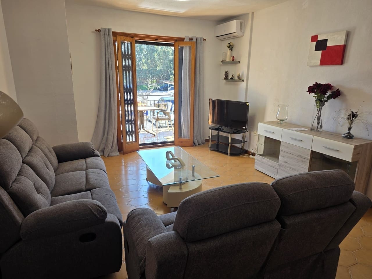 Apartamento de 2 habitaciones en Villamartin en venta con piscina - 164.900 € (Ref: 9731747)