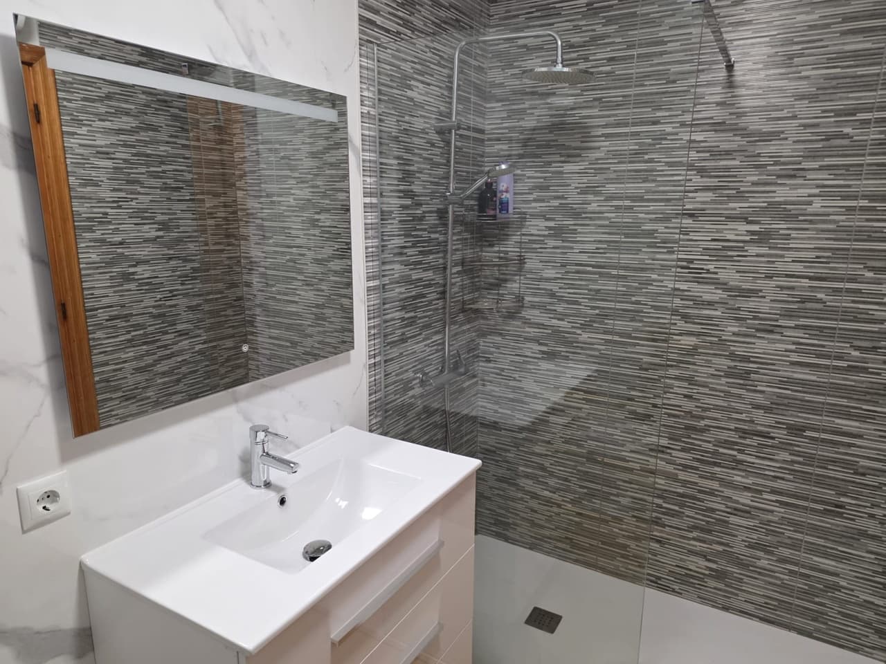 Apartamento de 2 habitaciones en Villamartin en venta con piscina - 164.900 € (Ref: 9731747)