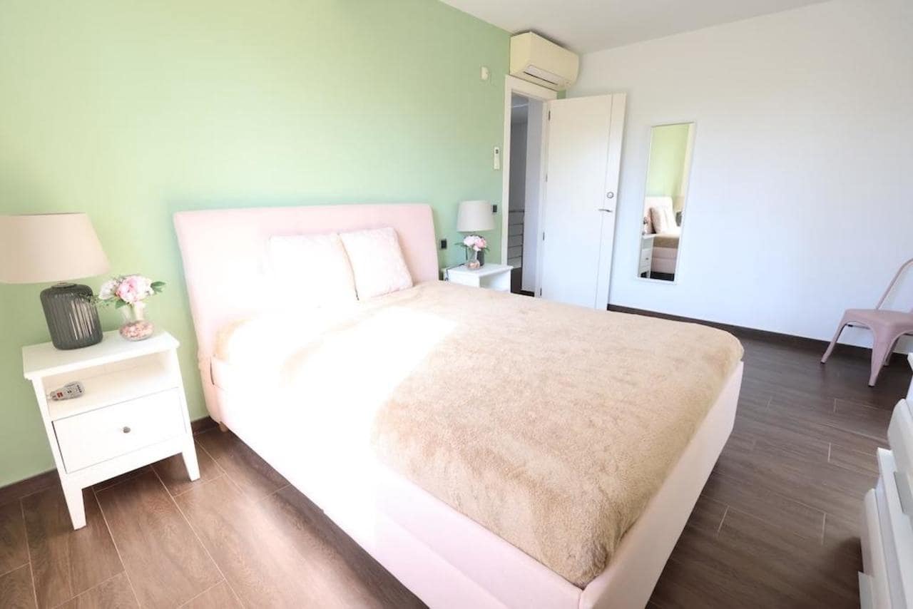 Chalet de 4 habitaciones en Cabo Roig en venta - 1.070.000 € (Ref: 9735282)