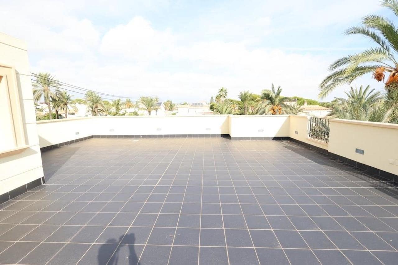 Chalet de 4 habitaciones en Cabo Roig en venta - 1.070.000 € (Ref: 9735282)