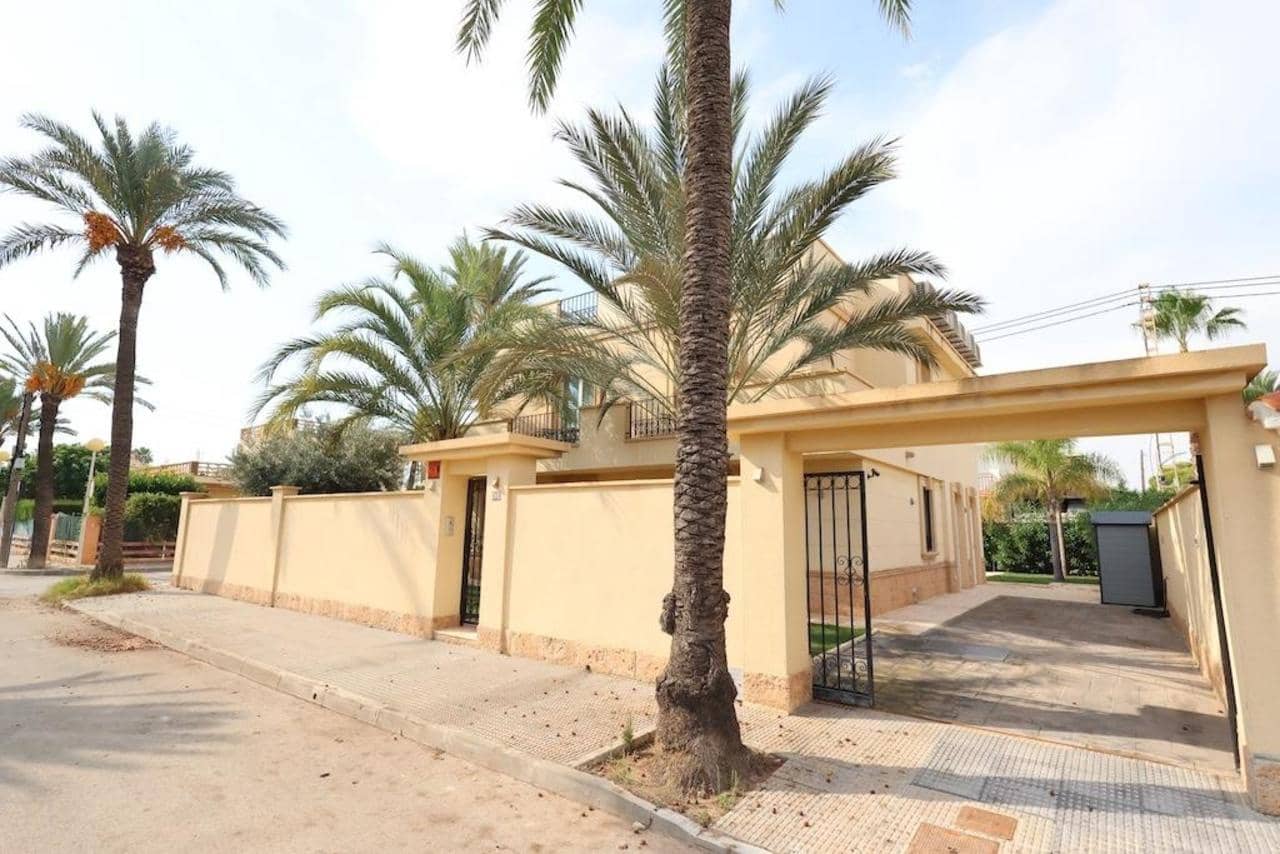 Chalet de 4 habitaciones en Cabo Roig en venta - 1.070.000 € (Ref: 9735282)
