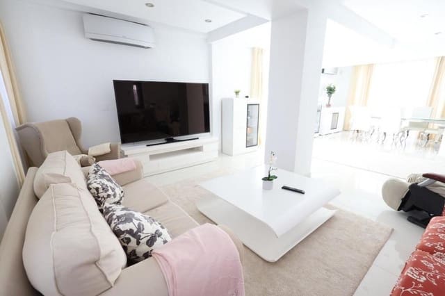 Chalet de 4 habitaciones en Cabo Roig, Orihuela en venta - 1.070.000 € (Ref: 9735282)