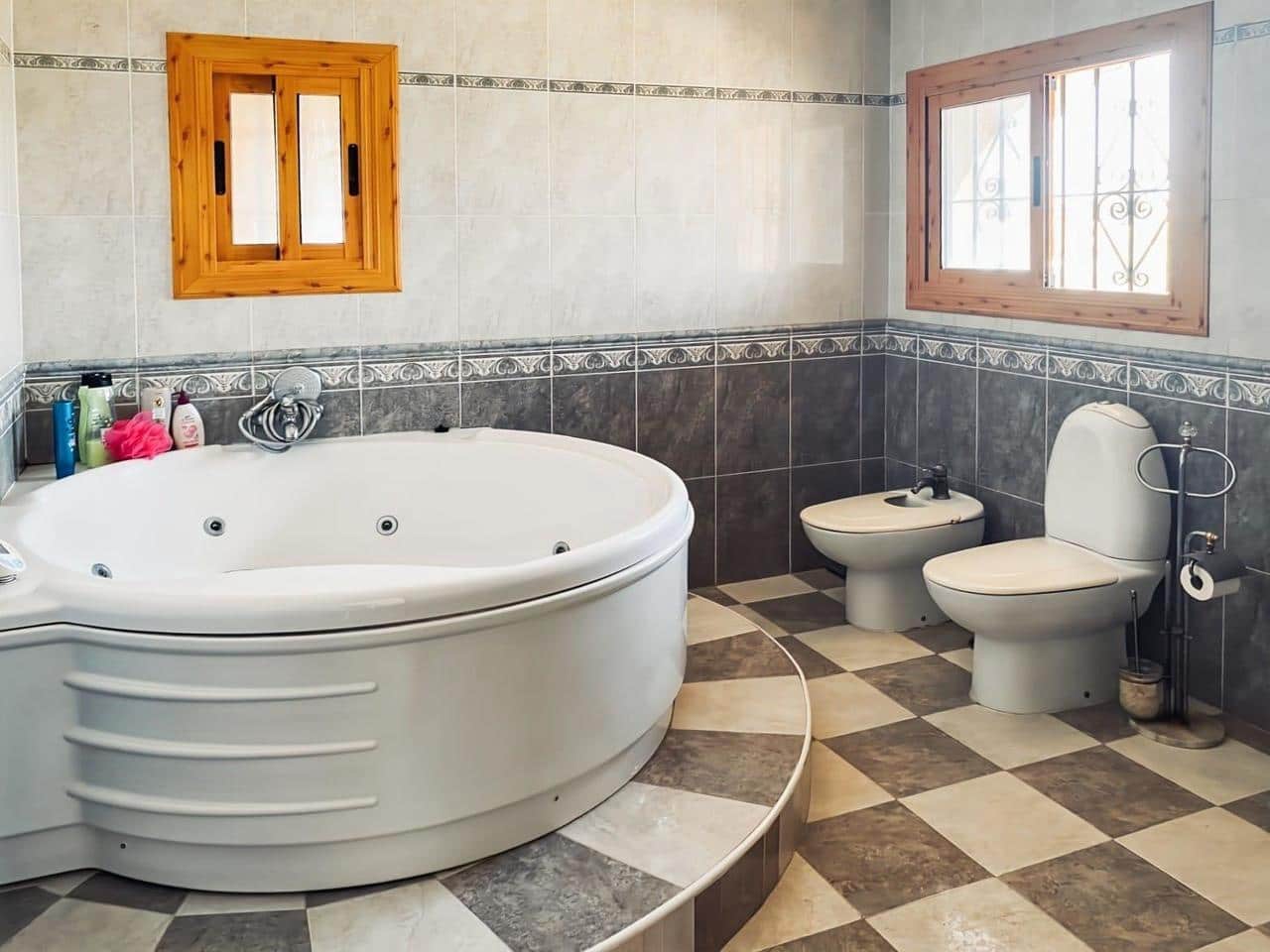 7 quarto Moradia para venda em Torrevieja - 545 000 € (Ref: 9735303)