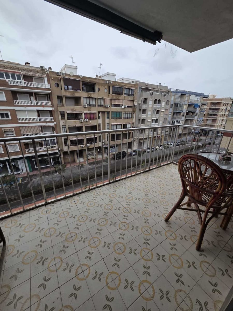 Apartamento de 2 habitaciones en Torrevieja en venta - 167.000 € (Ref: 9735311)