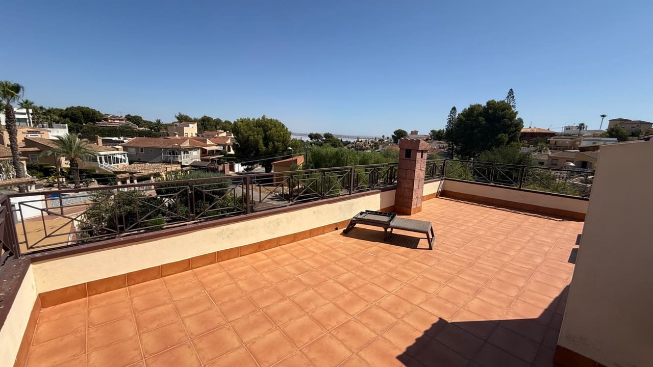 7 bedroom Villa for sale in Torrevieja - € 930,000 (Ref: 9738299)