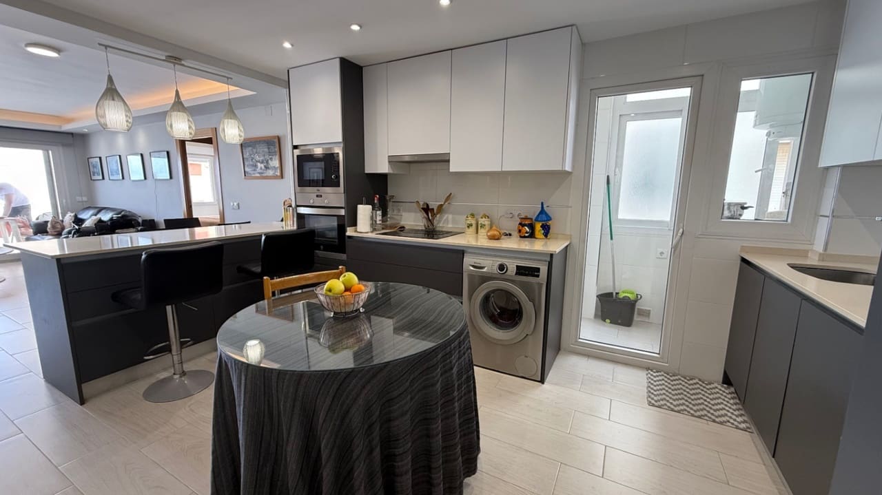 Apartamento de 3 habitaciones en Torrevieja en venta - 329.000 € (Ref: 9738305)