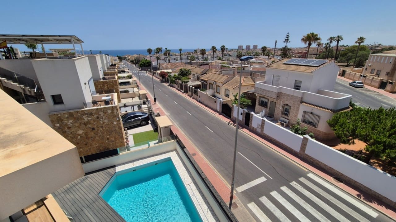 4 sypialnia Willa na sprzedaż w Torrevieja - 785 000 € (Ref: 9738307)