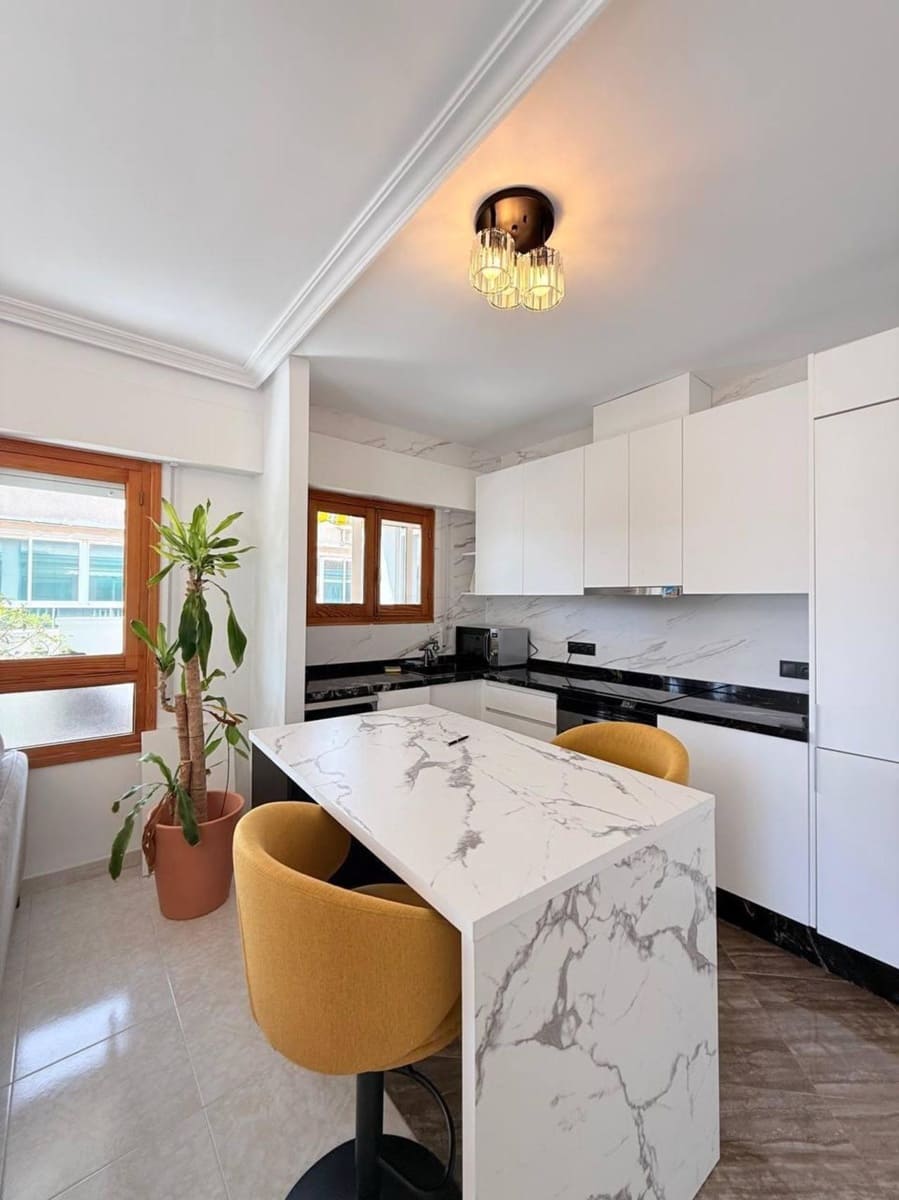 2 bedroom Penthouse for sale in Torrevieja - € 265,000 (Ref: 9741557)