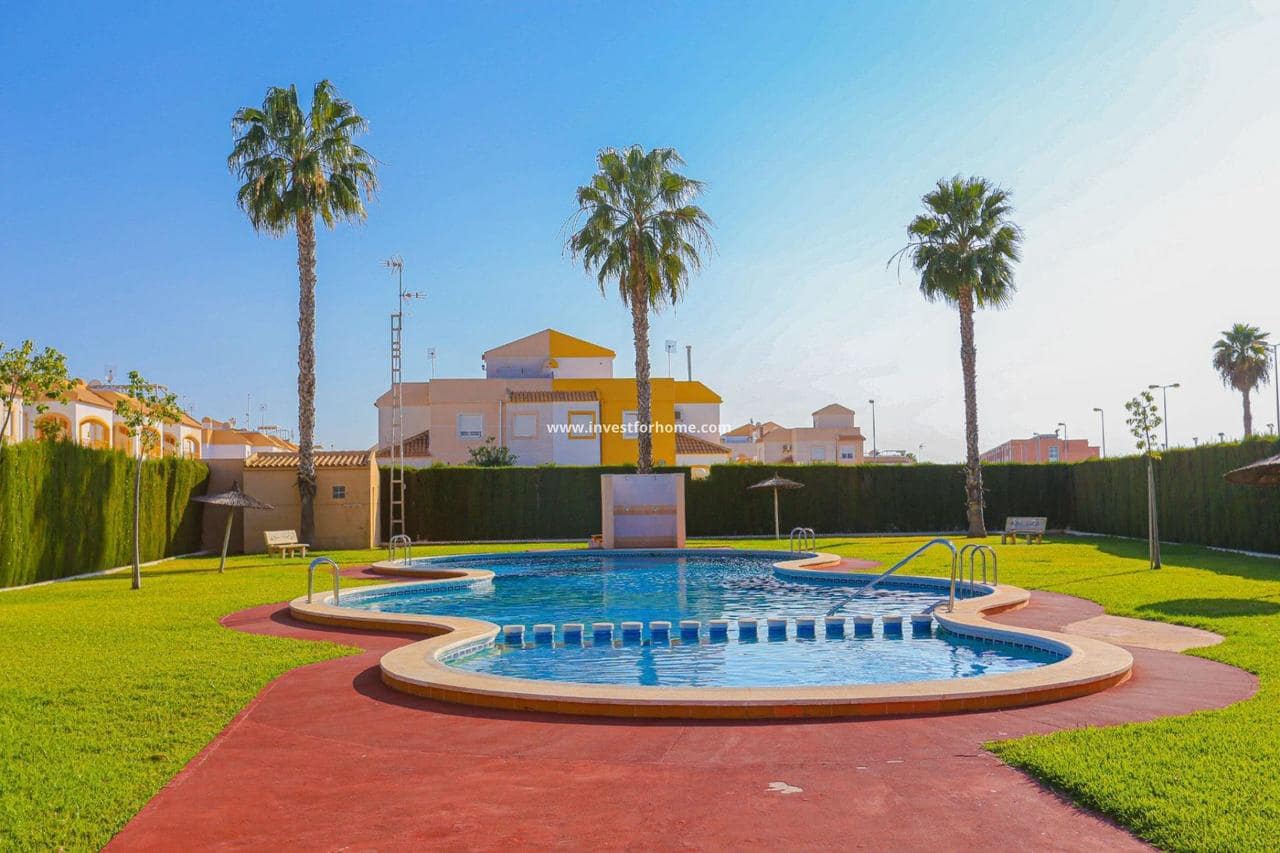 2 camera da letto Bungalow in vendita in Torrevieja con piscina - 168.000 € (Rif: 9741558)
