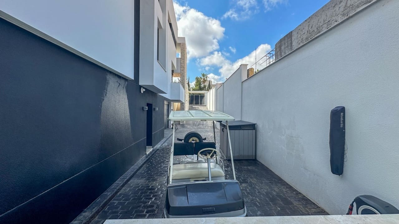 4 soverom Villa til salgs i Villamartin med svømmebasseng - € 2 950 000 (Ref: 9741565)