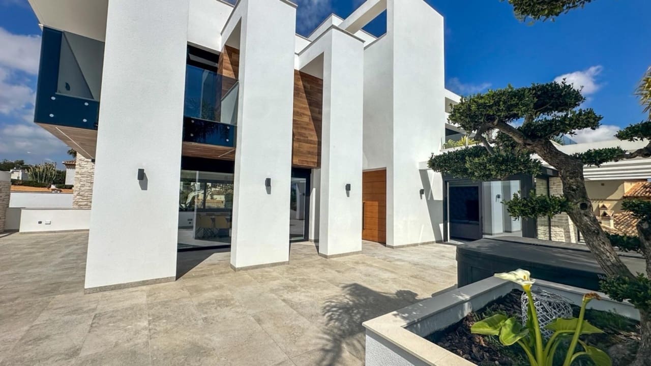 4 soverom Villa til salgs i Villamartin med svømmebasseng - € 2 950 000 (Ref: 9741565)