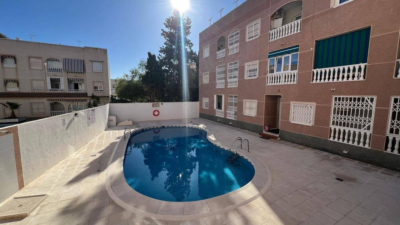 1 chambre Appartement à vendre à Torrevieja avec piscine - 134 900 € (Ref: 9744065)