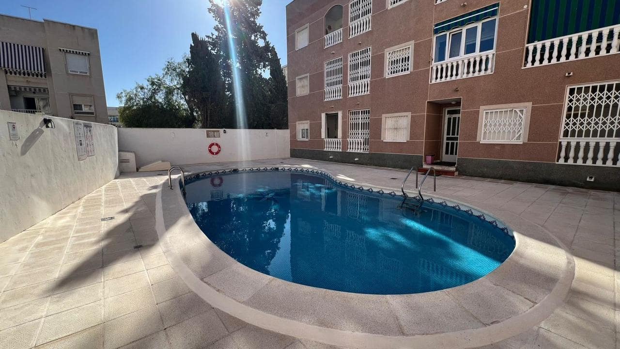 1 chambre Appartement à vendre à Torrevieja avec piscine - 134 900 € (Ref: 9744065)