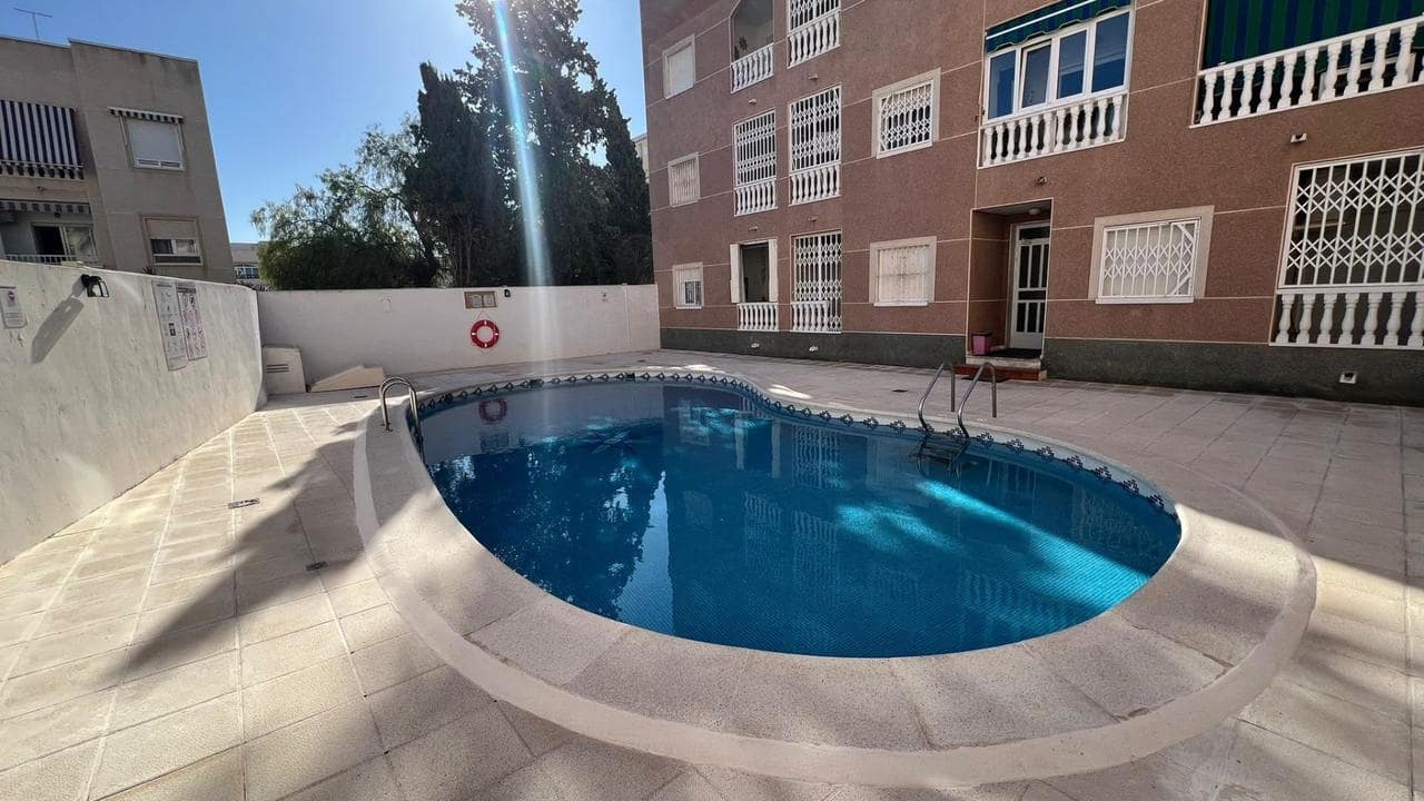 1 chambre Appartement à vendre à Torrevieja avec piscine - 134 900 € (Ref: 9744065)
