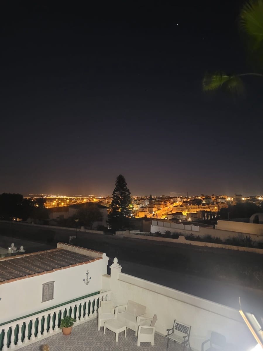 Chalet de 2 habitaciones en Villamartin en venta - 390.000 € (Ref: 9744069)