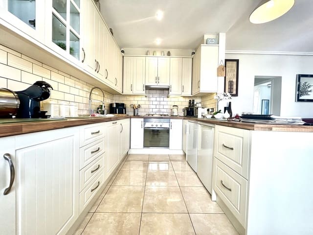 Chalet de 2 habitaciones en Villamartin, Orihuela en venta - 390.000 € (Ref: 9744069)