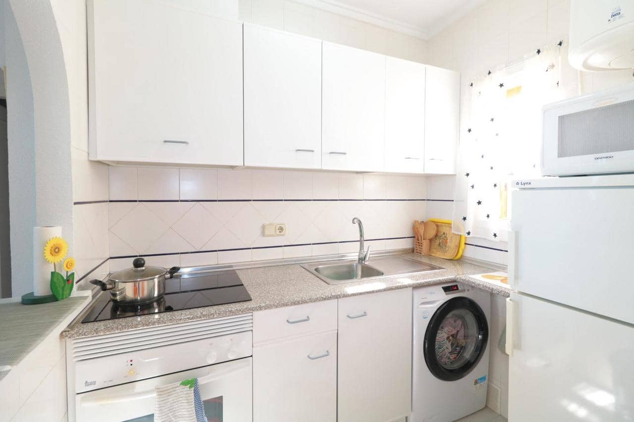 Ático de 2 habitaciones en Torrevieja en venta con piscina - 130.000 € (Ref: 9744074)