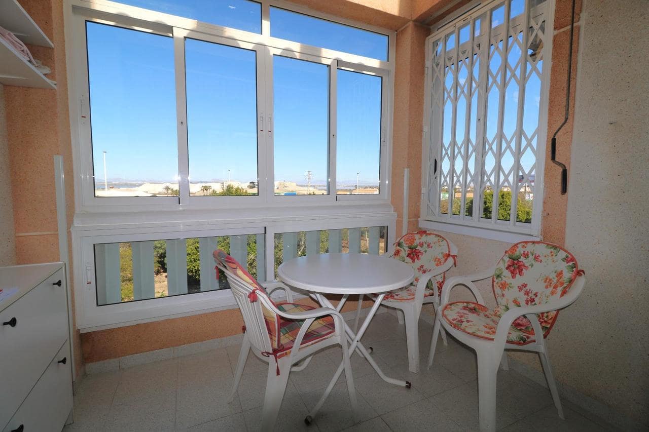 Ático de 2 habitaciones en Torrevieja en venta con piscina - 130.000 € (Ref: 9744074)