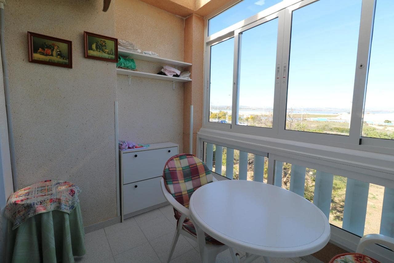 Ático de 2 habitaciones en Torrevieja en venta con piscina - 130.000 € (Ref: 9744074)