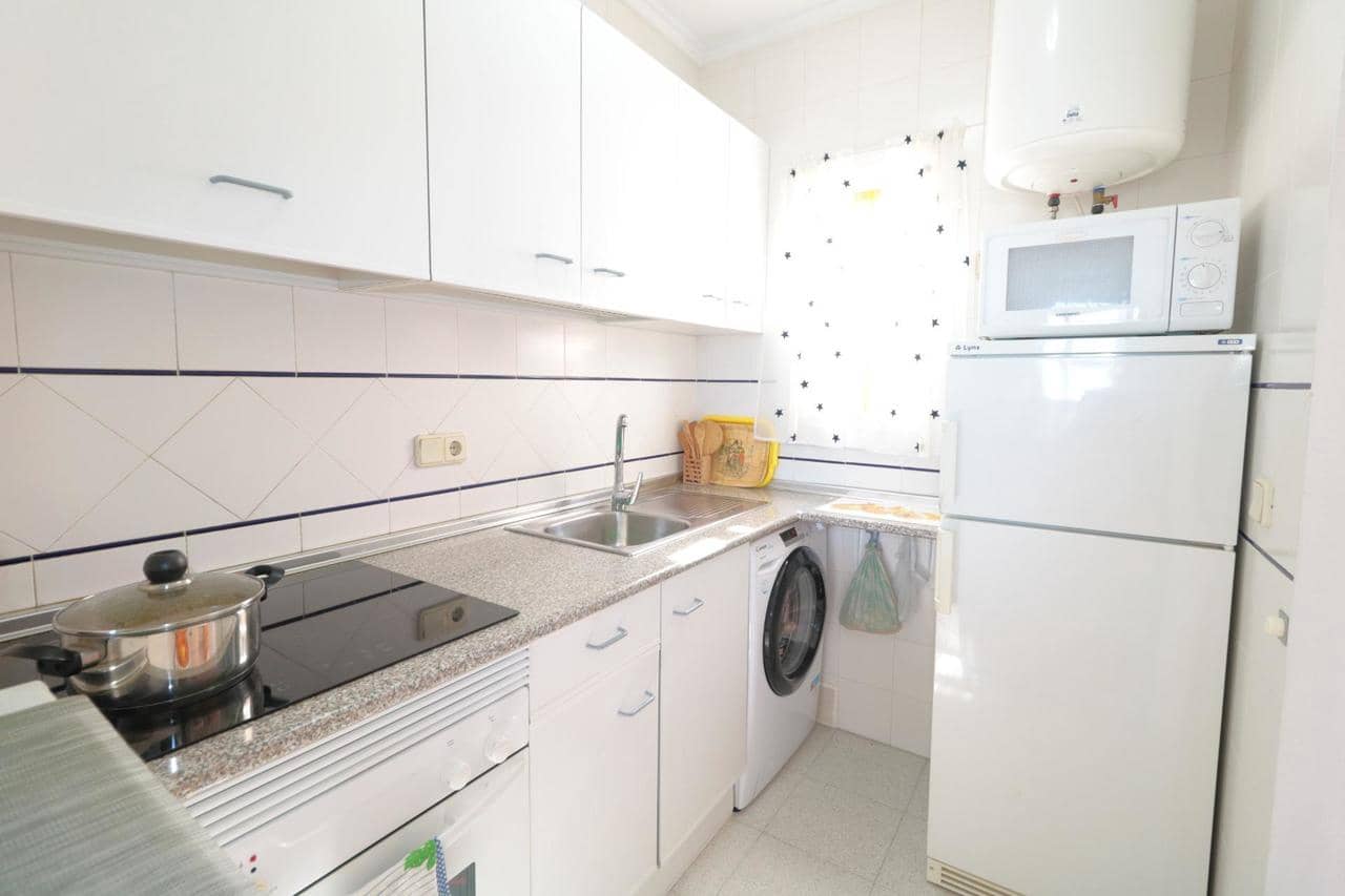 Ático de 2 habitaciones en Torrevieja en venta con piscina - 130.000 € (Ref: 9744074)
