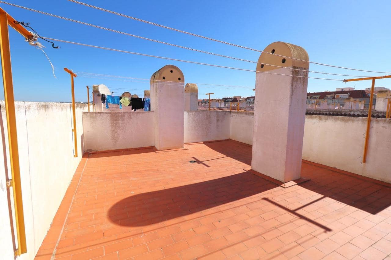 Ático de 2 habitaciones en Torrevieja en venta con piscina - 130.000 € (Ref: 9744074)