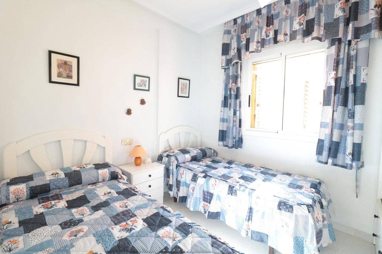 Ático de 2 habitaciones en Torrevieja en venta con piscina - 130.000 € (Ref: 9744074)