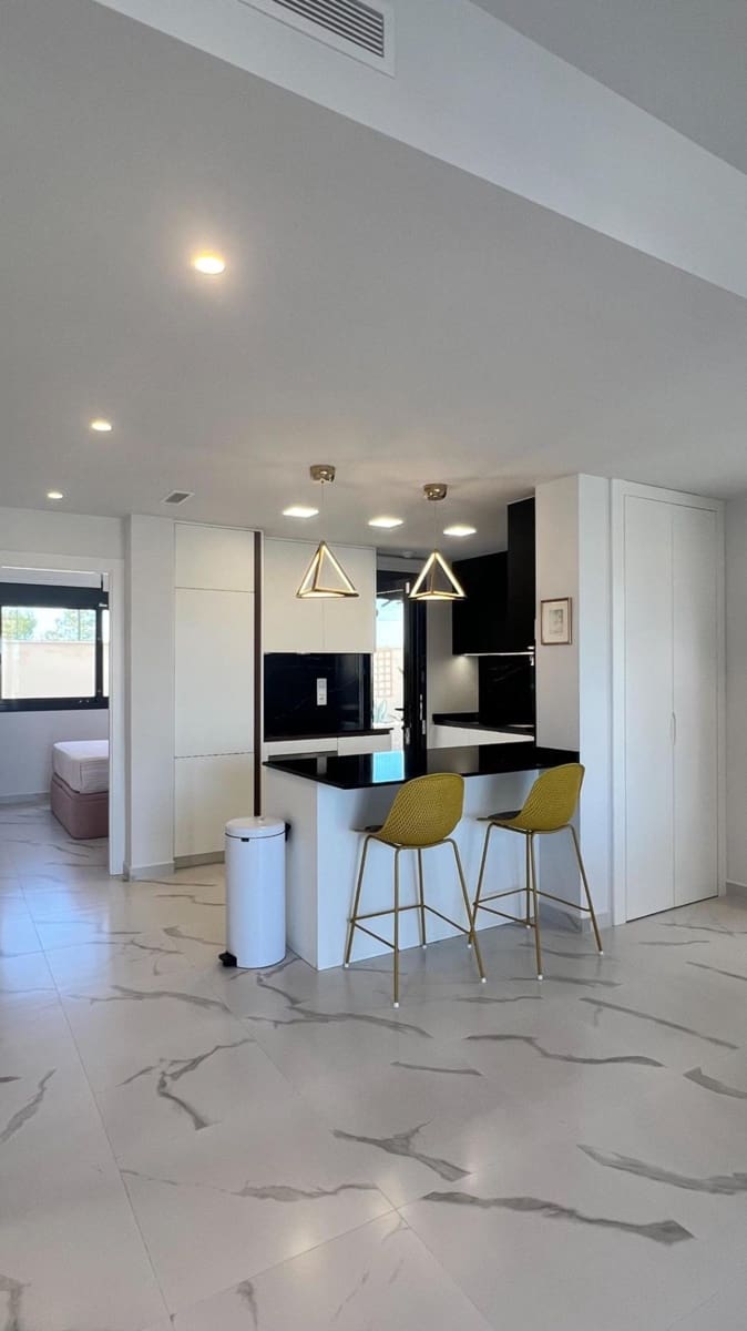 Apartamento de 2 habitaciones en San Miguel de Salinas en venta con piscina - 329.900 € (Ref: 9746992)