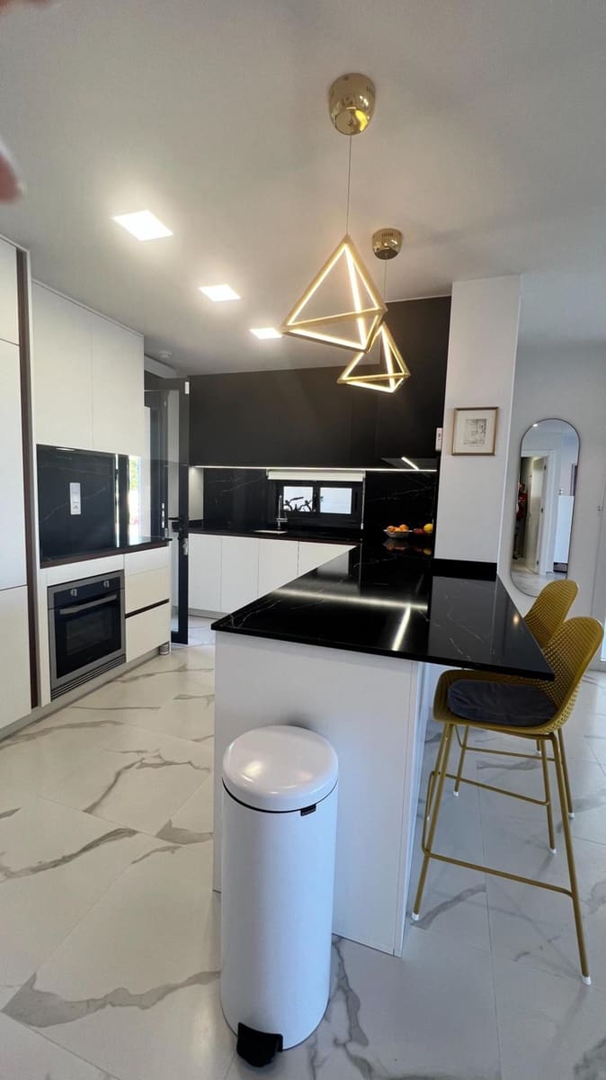 Apartamento de 2 habitaciones en San Miguel de Salinas en venta con piscina - 329.900 € (Ref: 9746992)