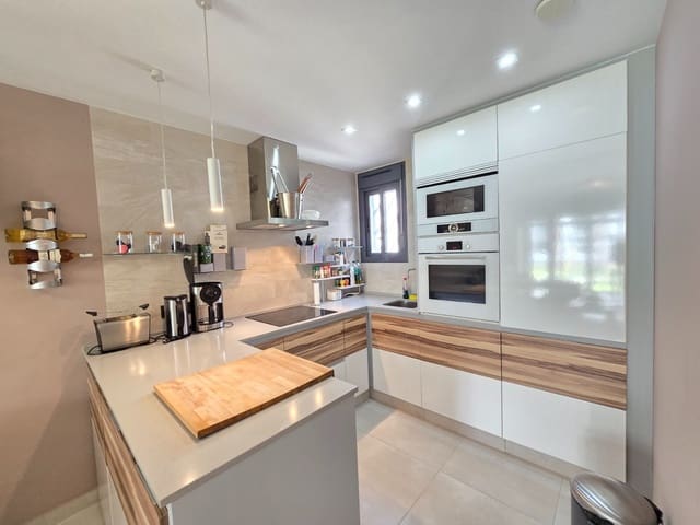 2 soveværelse Lejlighed til salg i Dehesa de Campoamor, Orihuela - € 259.900 (Ref: 9755420)