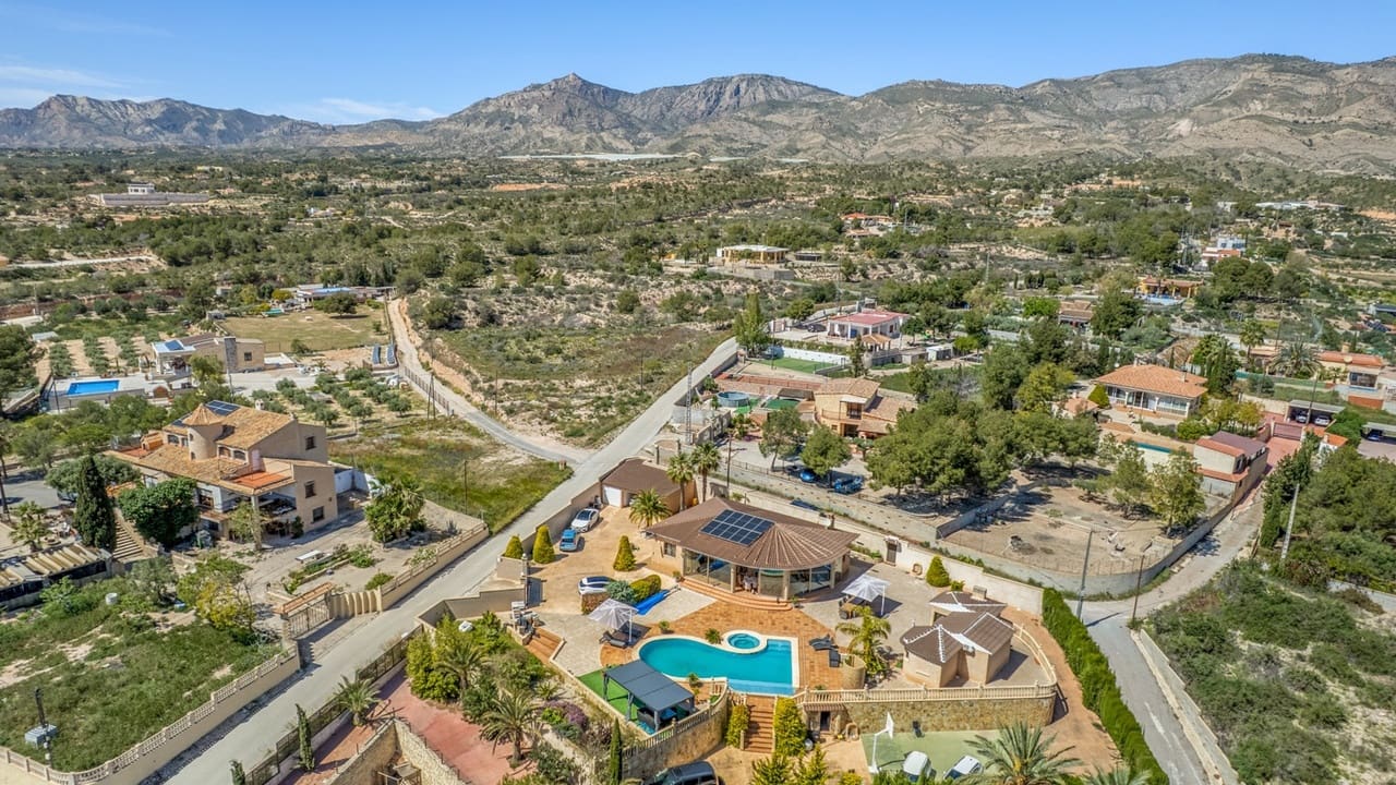 5 bedroom Finca/Country House for sale in Elche / Elx with pool garage - € 599,000 (Ref: 9758636)