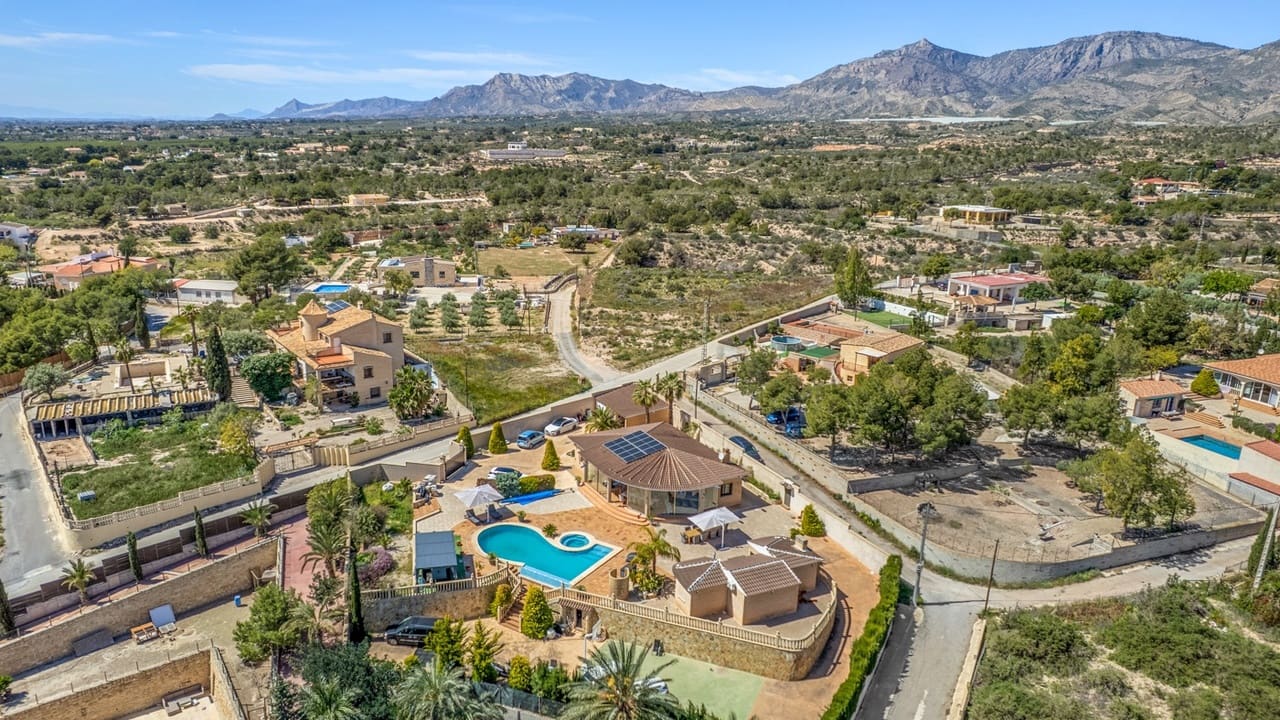 5 bedroom Finca/Country House for sale in Elche / Elx with pool garage - € 599,000 (Ref: 9758636)