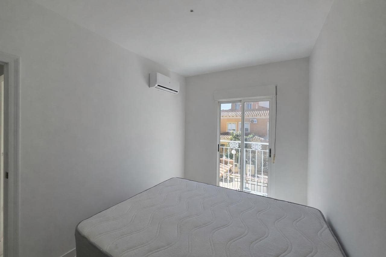 Apartamento de 3 habitaciones en Torrevieja en venta con piscina - 194.900 € (Ref: 9761761)