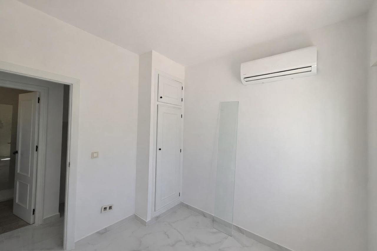 Apartamento de 3 habitaciones en Torrevieja en venta con piscina - 194.900 € (Ref: 9761761)