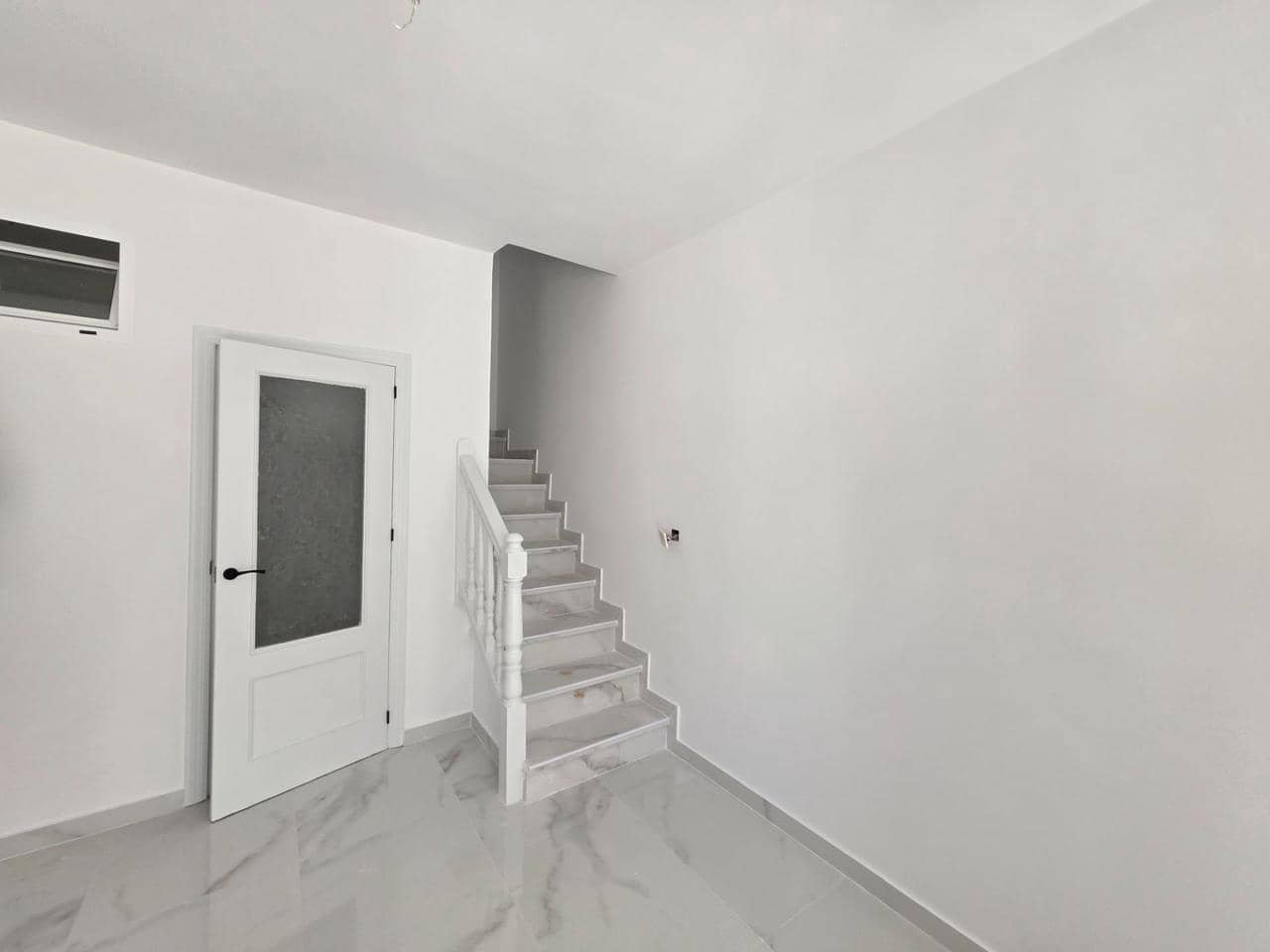 Apartamento de 3 habitaciones en Torrevieja en venta con piscina - 194.900 € (Ref: 9761761)