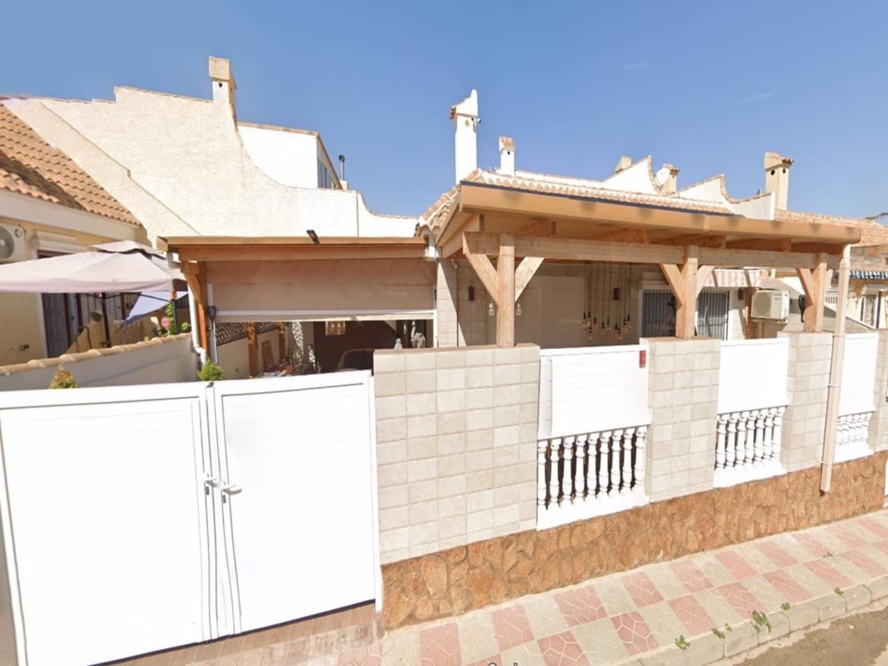 2 bedroom Townhouse for sale in Gran Alacant - € 292,000 (Ref: 9765052)