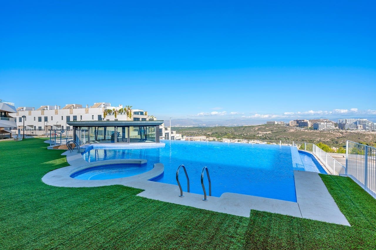 3 slaapkamer Penthouse te koop in Gran Alacant - € 399.000 (Ref: 9765078)