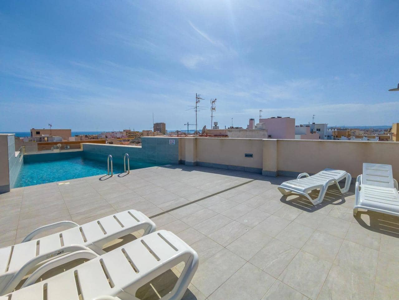 2 soverom Leilighet til salgs i Torrevieja med svømmebasseng - € 274 000 (Ref: 9765081)