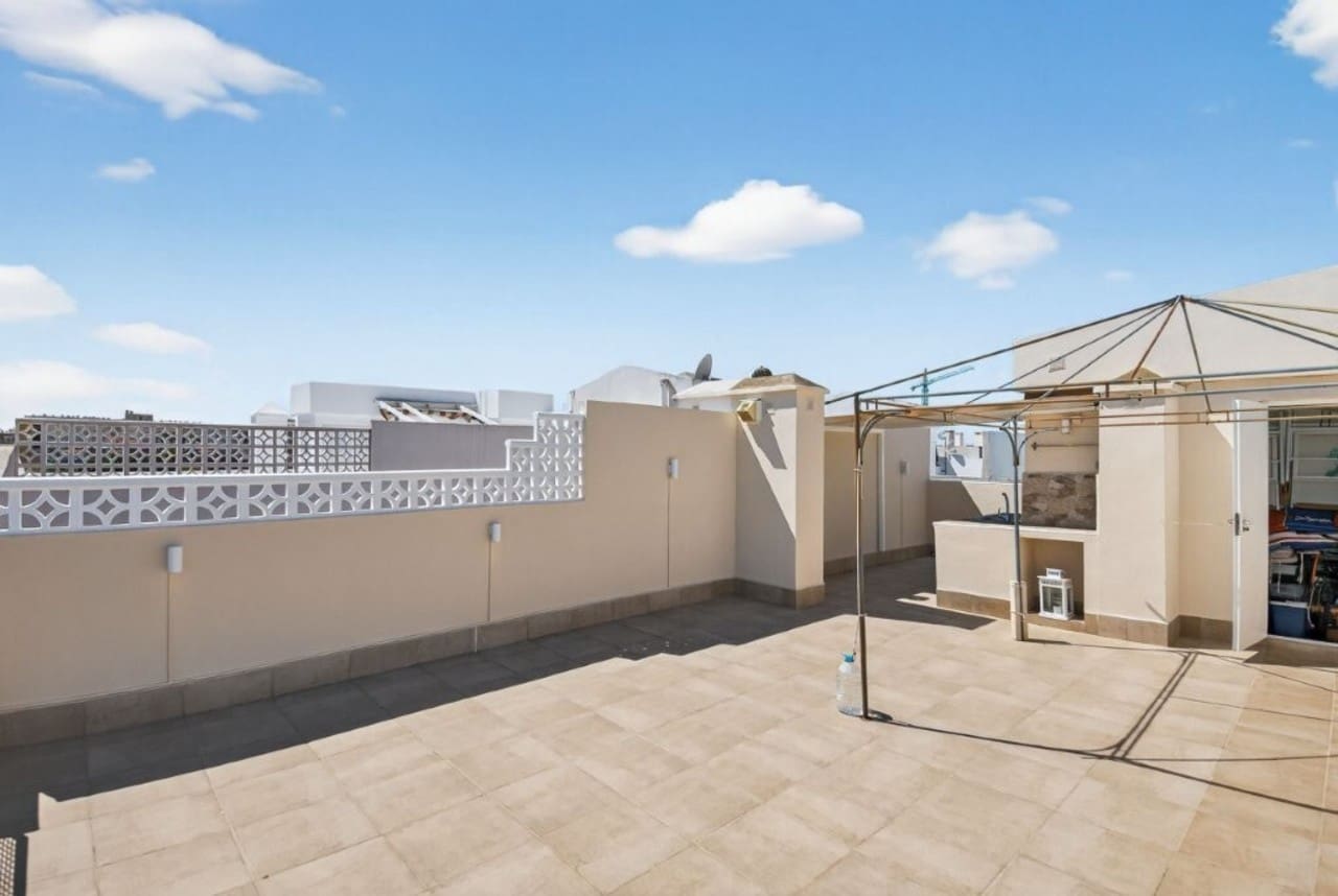 2 soverom Penthouse til salgs i Torrevieja med svømmebasseng - € 149 000 (Ref: 9770348)