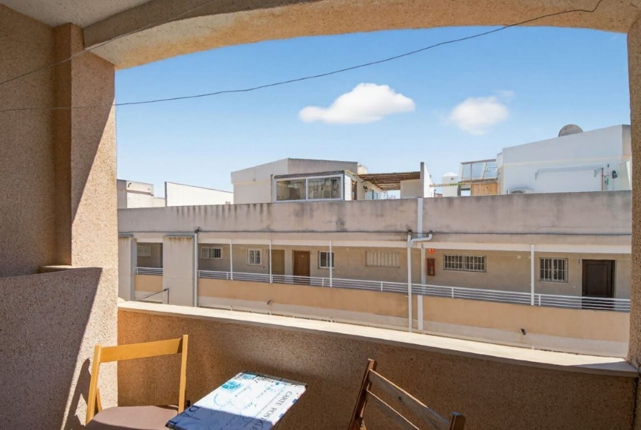 2 soverom Penthouse til salgs i Torrevieja med svømmebasseng - € 149 000 (Ref: 9770348)