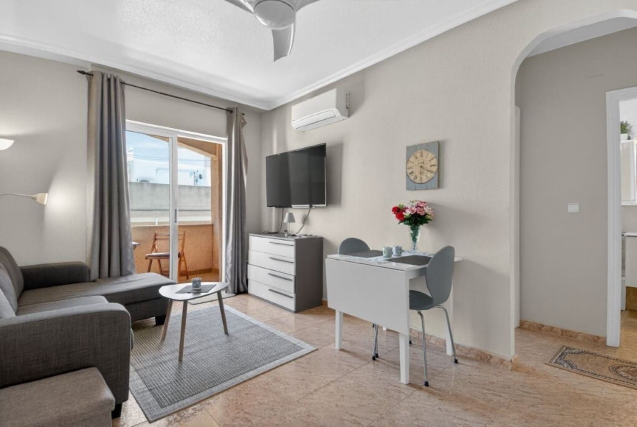 2 soverom Penthouse til salgs i Torrevieja med svømmebasseng - € 149 000 (Ref: 9770348)