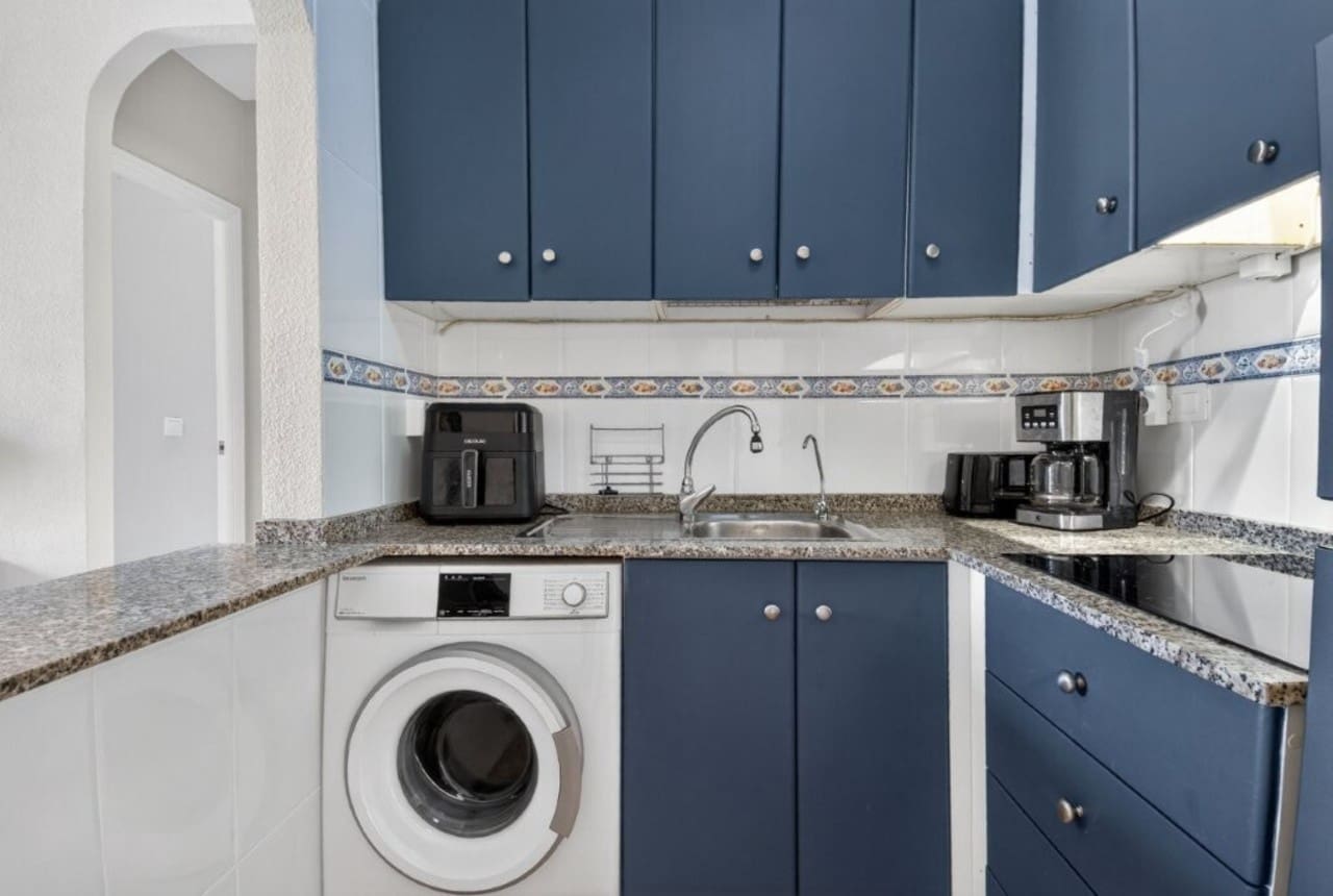 2 soverom Penthouse til salgs i Torrevieja med svømmebasseng - € 149 000 (Ref: 9770348)