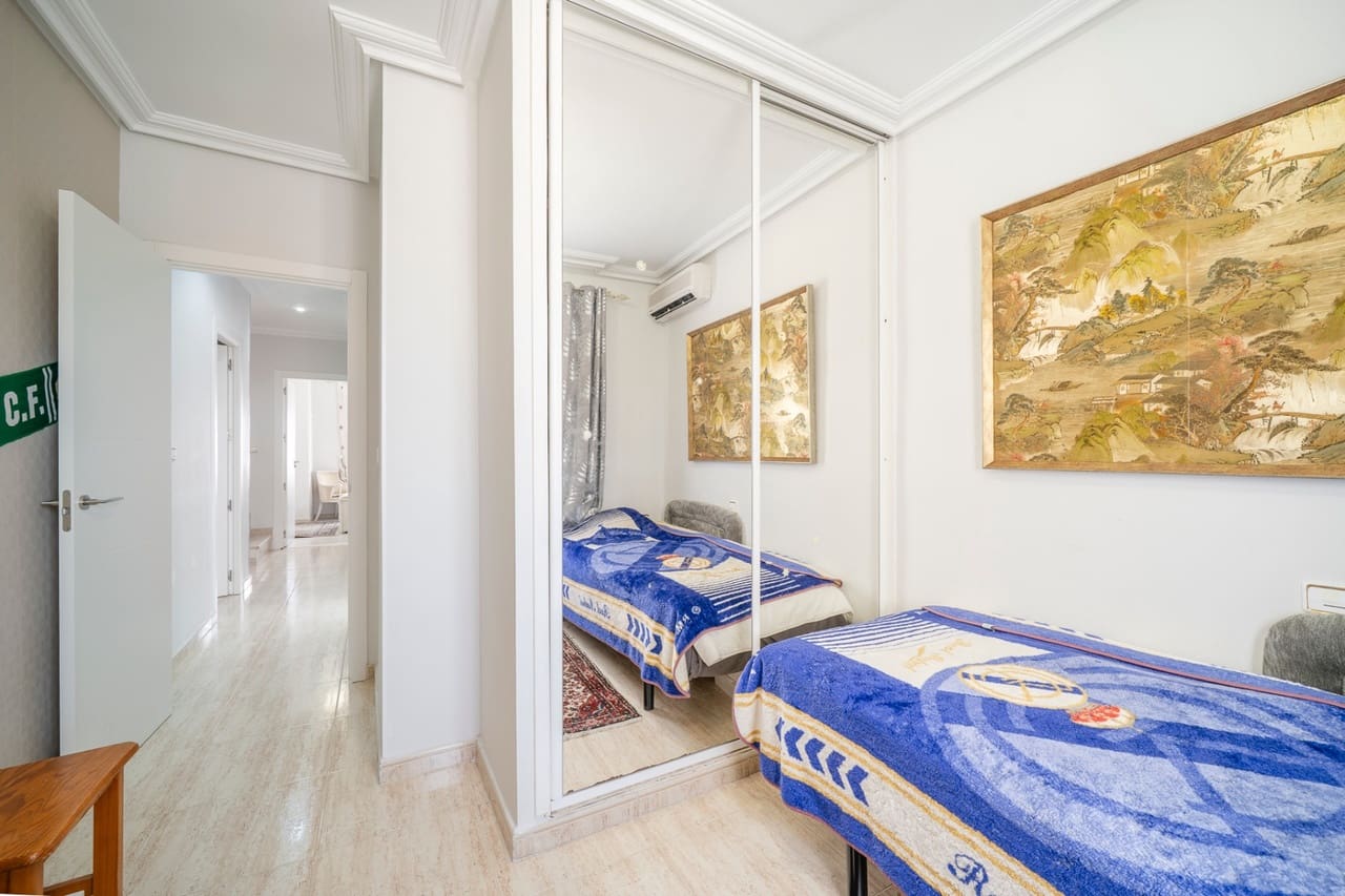 4 soveværelse Byhus til salg i Guardamar del Segura med swimmingpool - € 395.000 (Ref: 9777763)