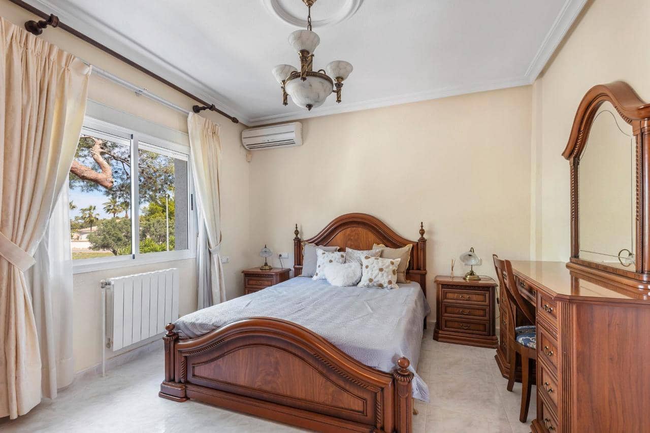 5 bedroom Villa for sale in Rojales with pool - € 599,000 (Ref: 9783119)