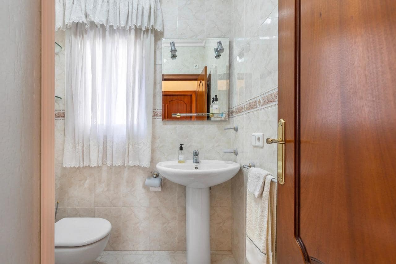 5 bedroom Villa for sale in Rojales with pool - € 599,000 (Ref: 9783119)