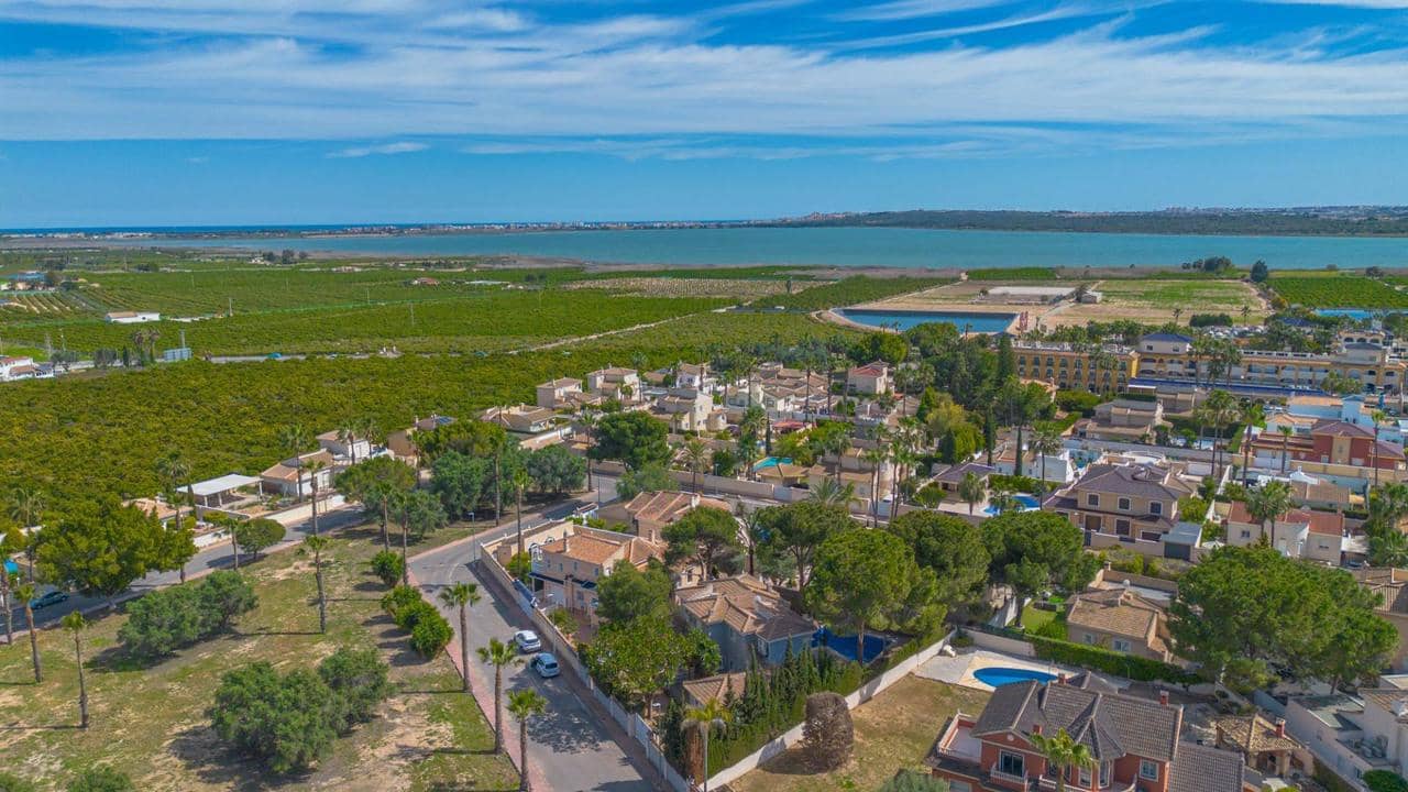 5 bedroom Villa for sale in Rojales with pool - € 599,000 (Ref: 9783119)