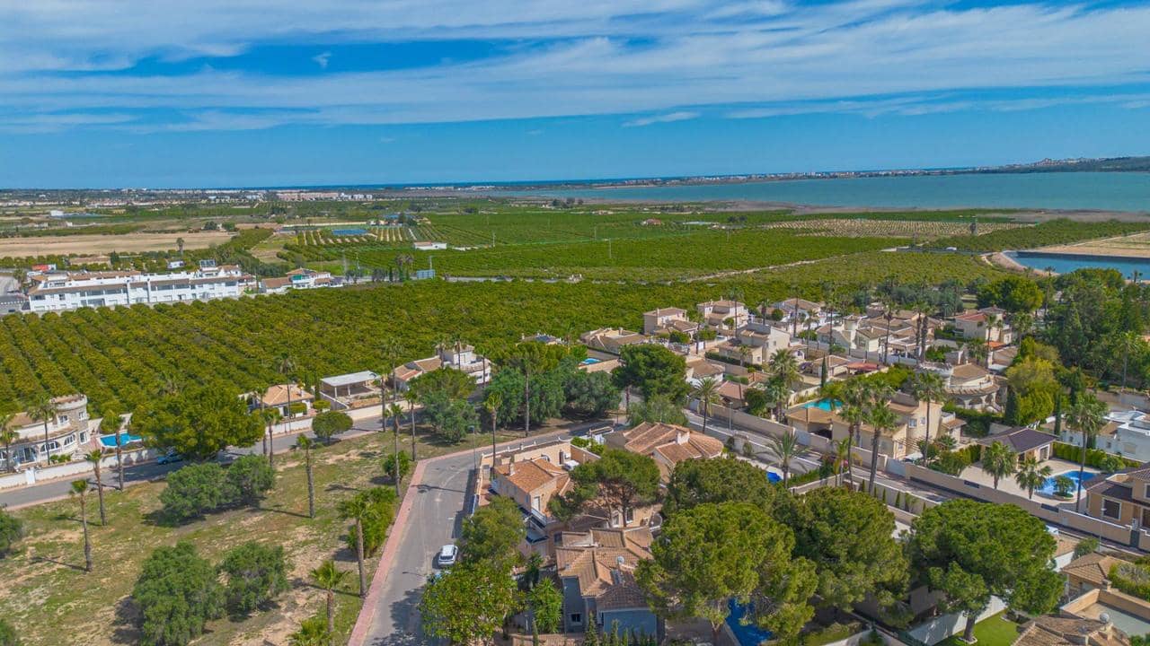 5 bedroom Villa for sale in Rojales with pool - € 599,000 (Ref: 9783119)