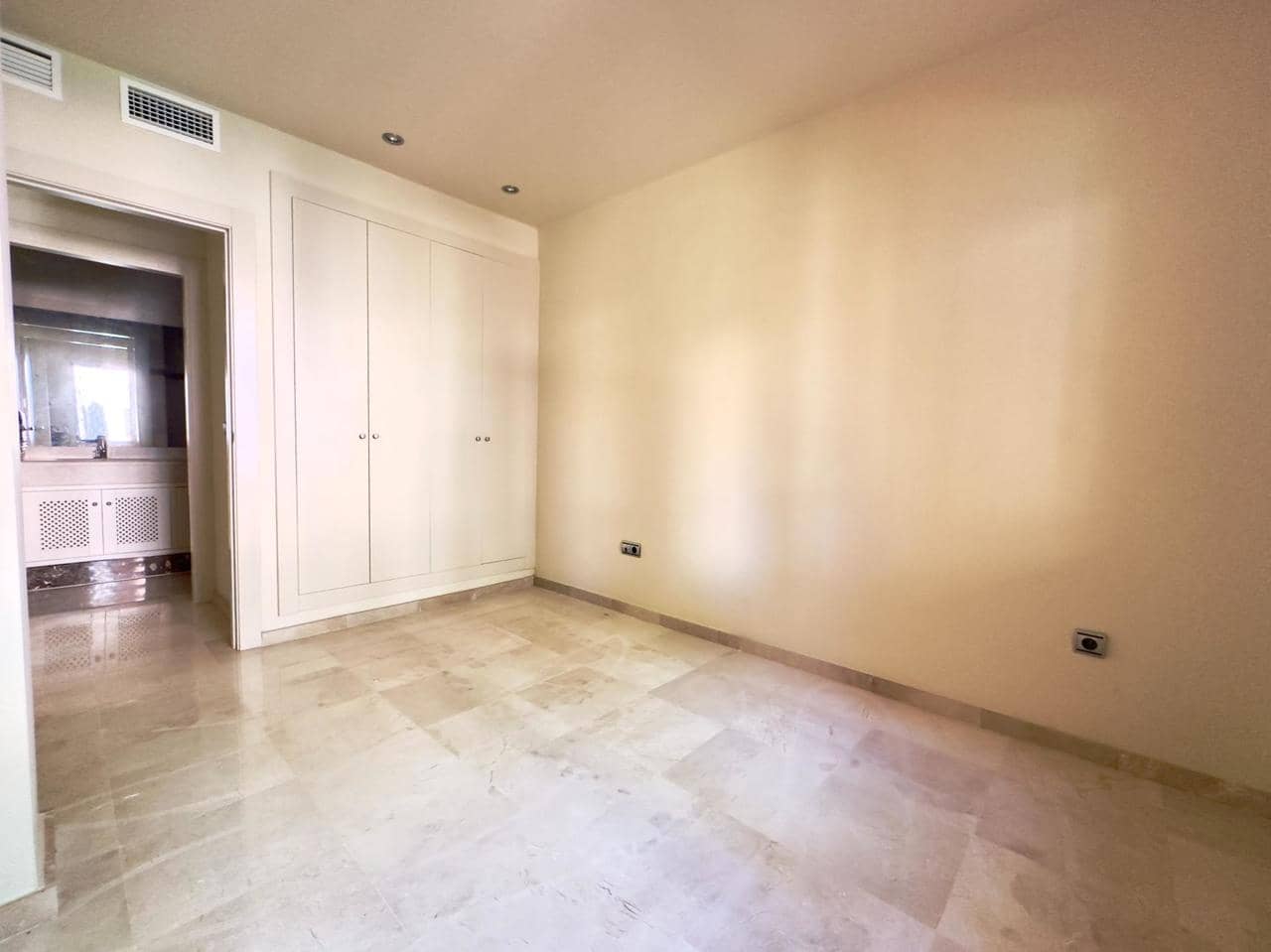 1 soveværelse Lejlighed til salg i Los Alcazares med swimmingpool - € 129.000 (Ref: 9783641)