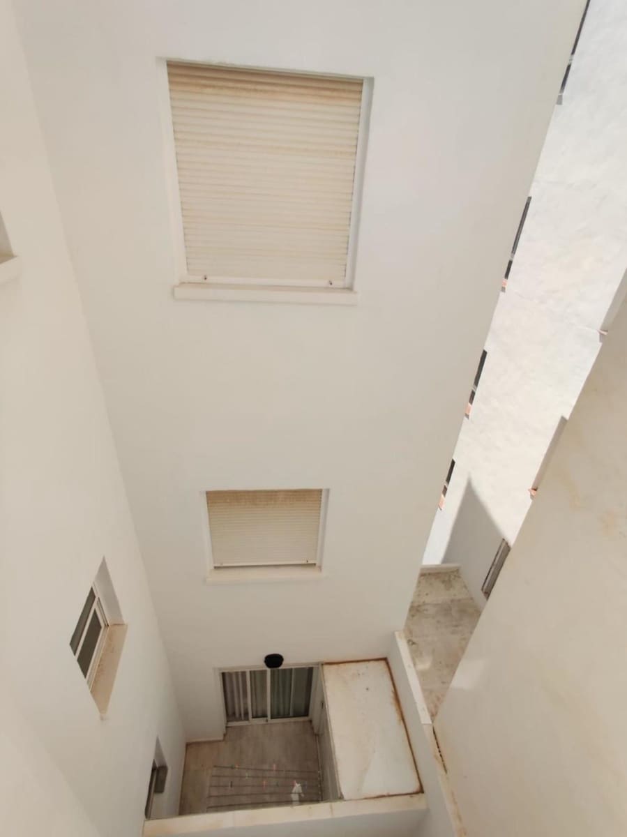 3 chambre Penthouse à vendre à Torrevieja avec piscine - 160 000 € (Ref: 9783645)