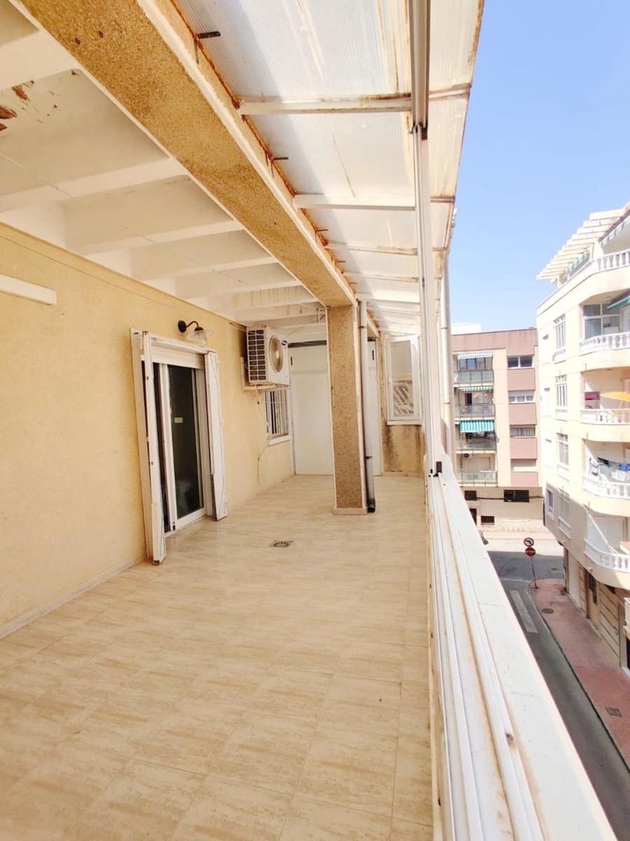 3 chambre Penthouse à vendre à Torrevieja avec piscine - 160 000 € (Ref: 9783645)