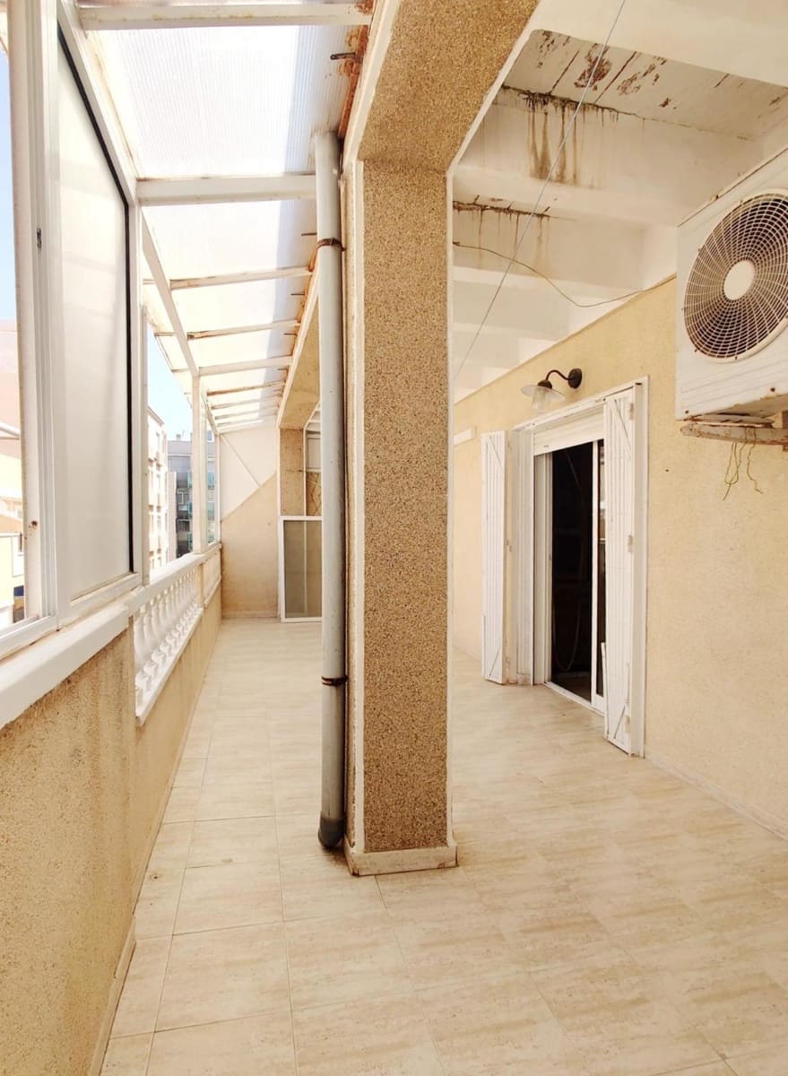 3 chambre Penthouse à vendre à Torrevieja avec piscine - 160 000 € (Ref: 9783645)